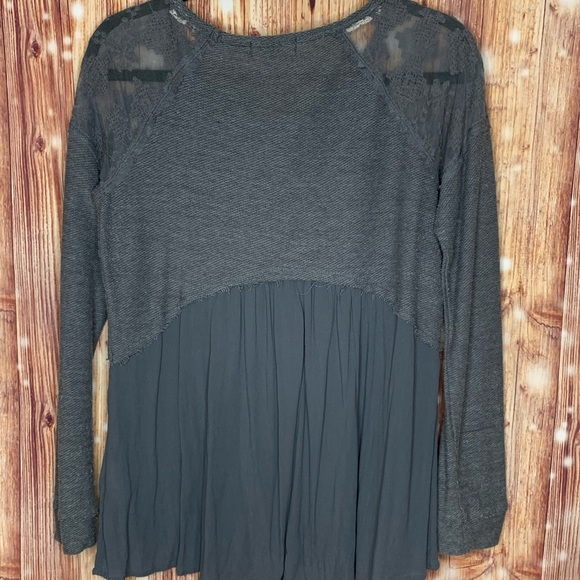 Altar’d state Lace Shoulders Size Medium Charcoal Gray Babydoll Top - Picture 7 of 7
